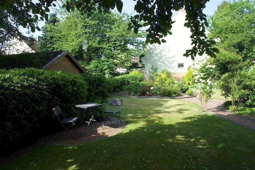 Gemuetliches Haus Mit Grossem Traumhaften Garten BRE 0*,