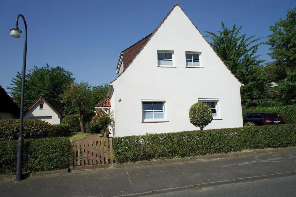 Gemuetliches Haus Mit Grossem Traumhaften Garten BRE Ferienhaus
