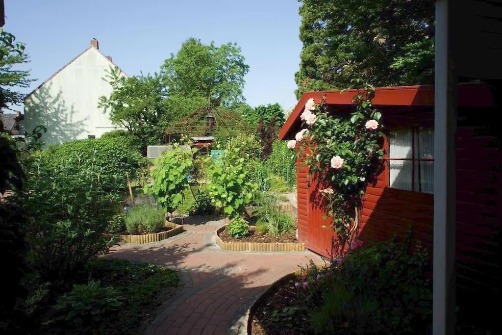 Gemuetliches Haus Mit Grossem Traumhaften Garten BRE Deutschland
