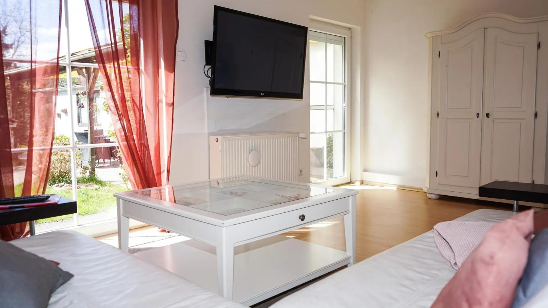 Ferienhaus Gemuetliches Haus Mit Grossem Traumhaften Garten BRE